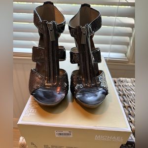 Michael Kors Berkeley T-strap Gunmetal sequins/metallic leather. New in Box. Sz9